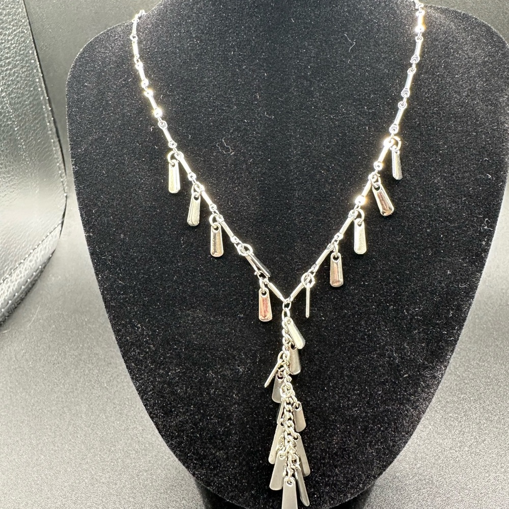 Matching earrings and necklace set silver - Picture 4 of 4